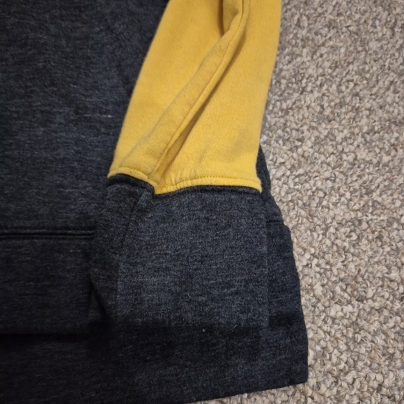 NHL Pittsburgh Penguins Sweater EUC - Picture 5 of 9